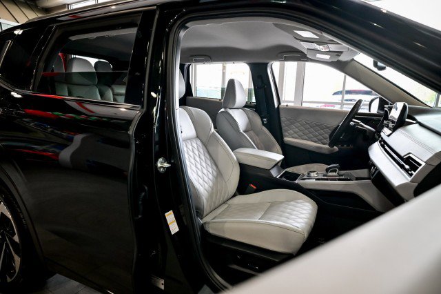 Used 2024 Mitsubishi Outlander SEL Black Edition image 31