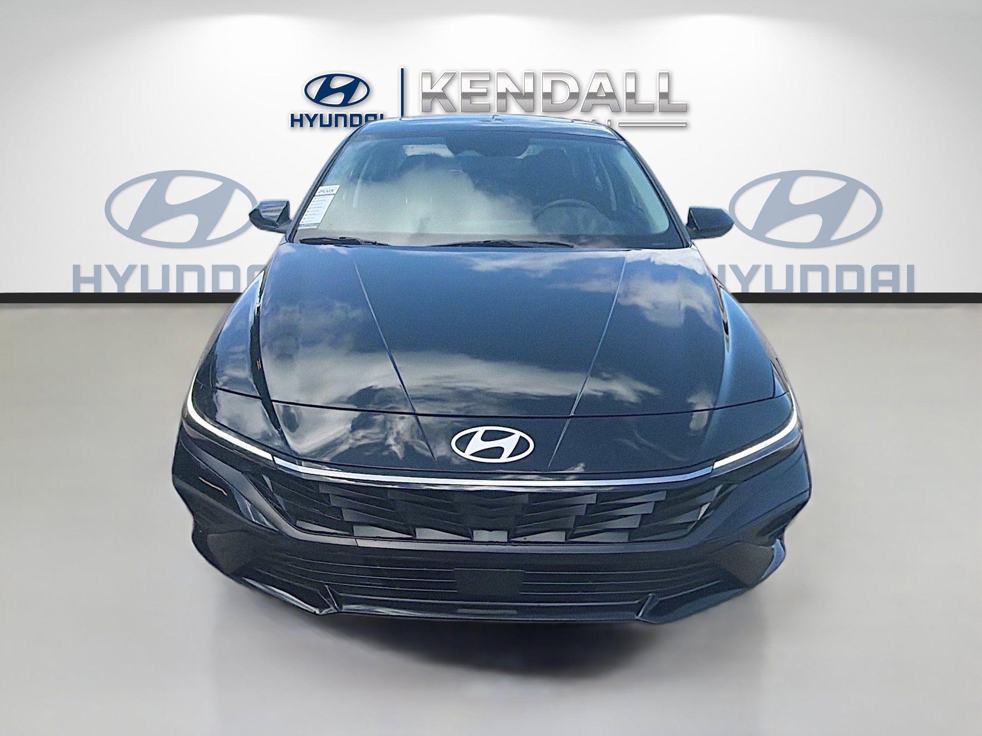 Used 2025 Hyundai Elantra SEL image 2