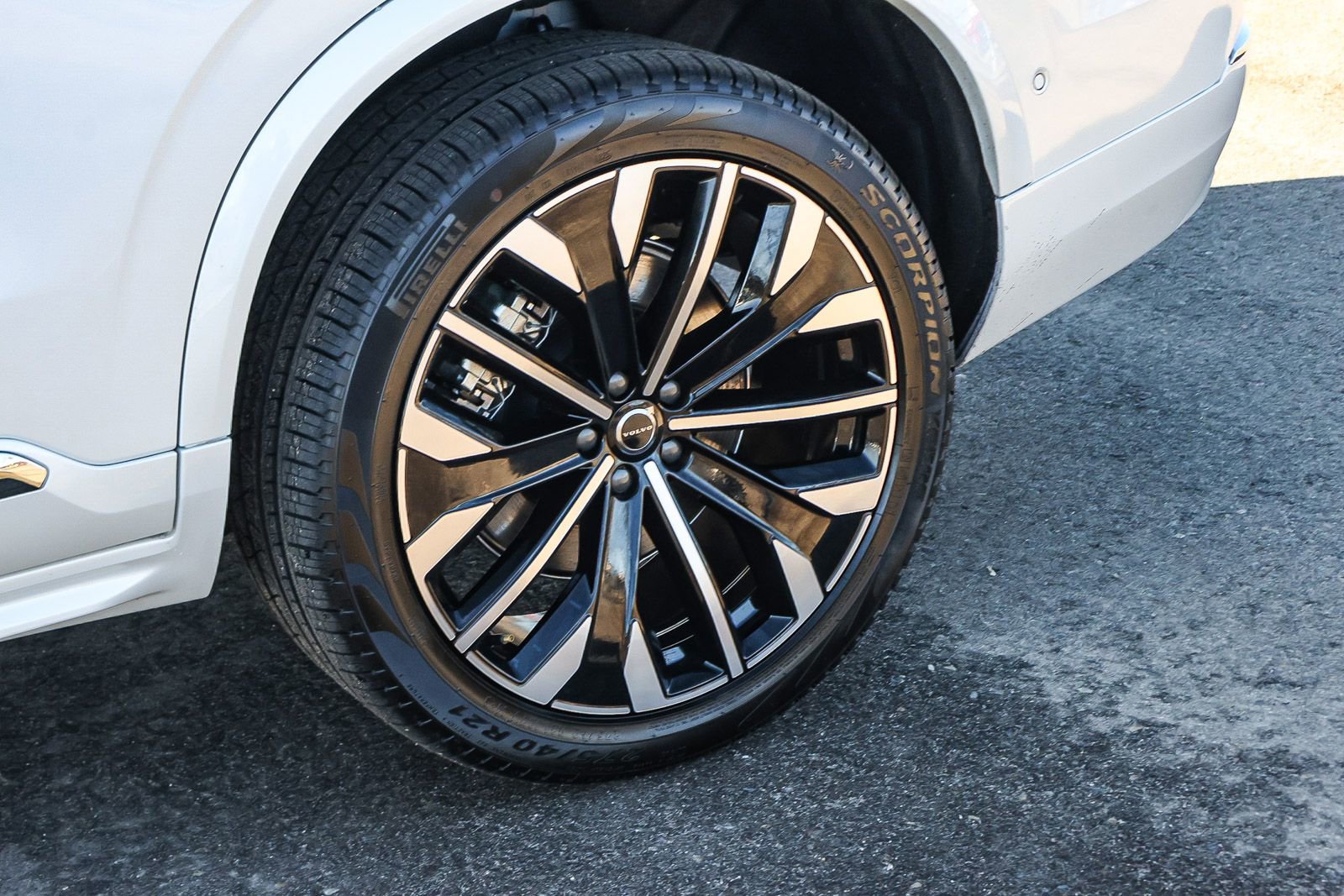 New 2026 Volvo XC90 T8 Plus w/ Protection Package Premier AWD/4WD image 9