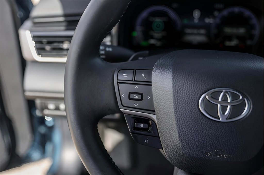 Used 2025 Toyota Camry XSE image 14