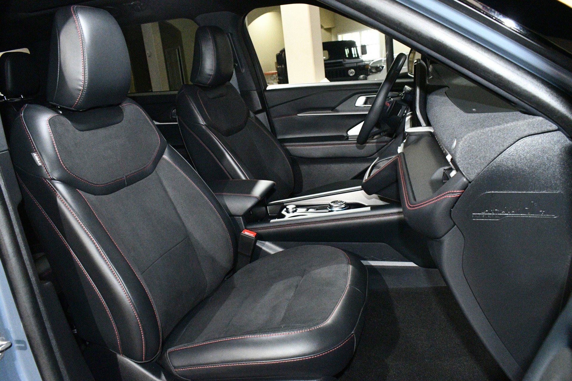 Used 2025 Ford Explorer ST w/ Sun And Sound Package image 8