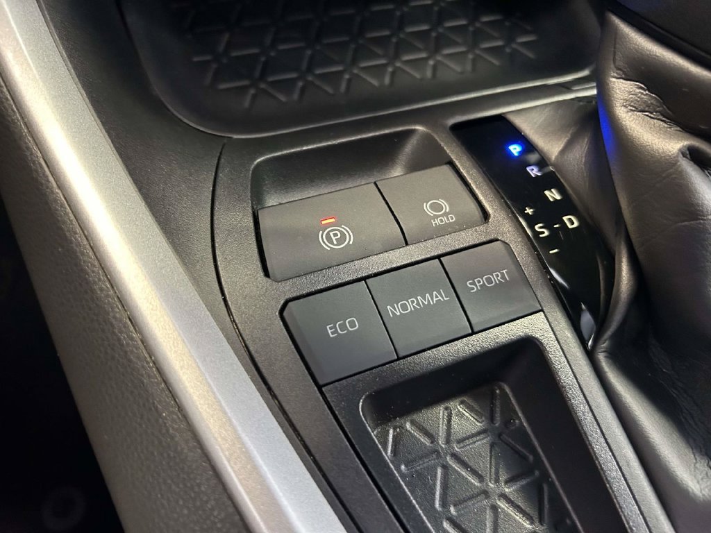 Used 2024 Toyota RAV4 XLE FWD image 21