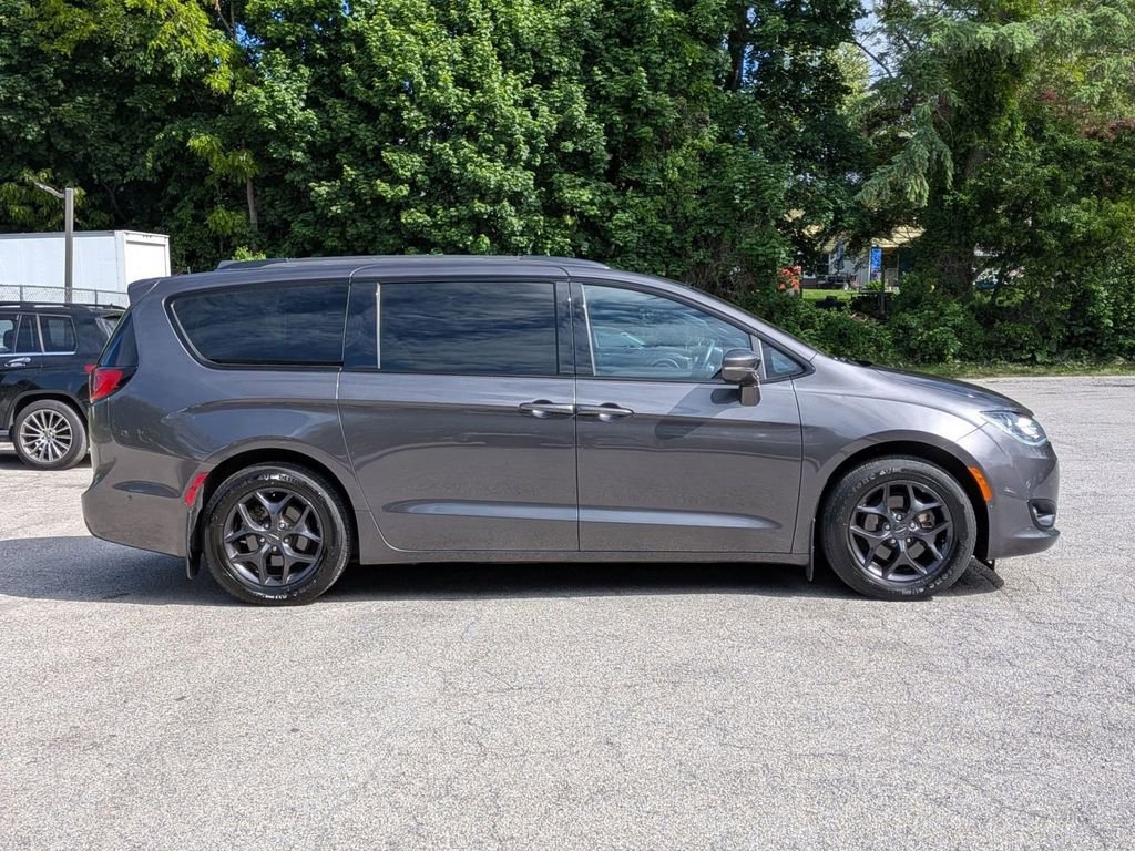 Used 2020 Chrysler Pacifica Limited w/ Advanced Safetytec Group FWD image 2