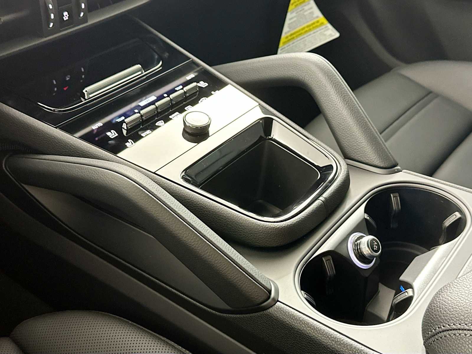 New 2025 Porsche Cayenne Coupe image 19