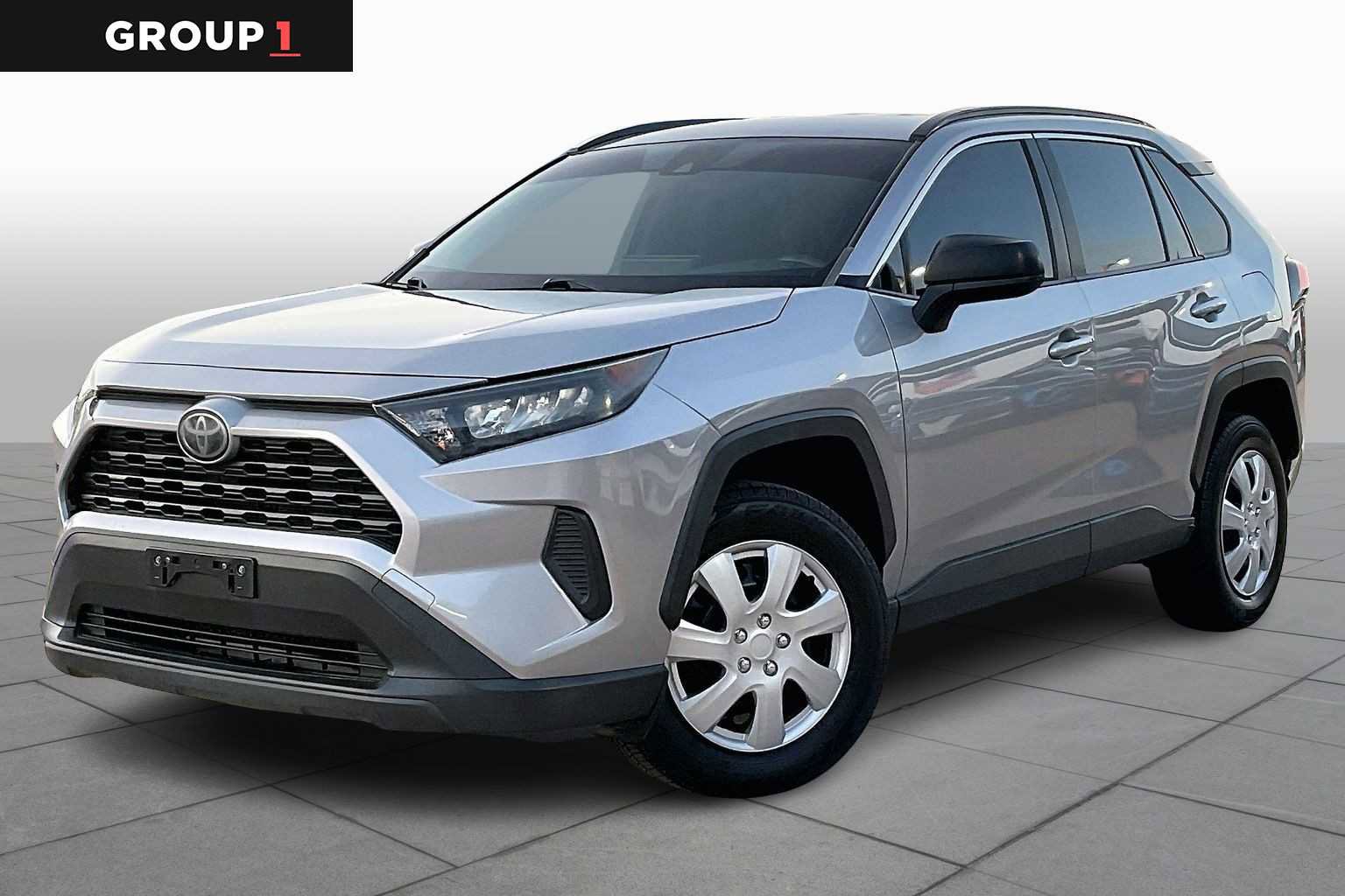 Used 2019 Toyota RAV4 LE image 1