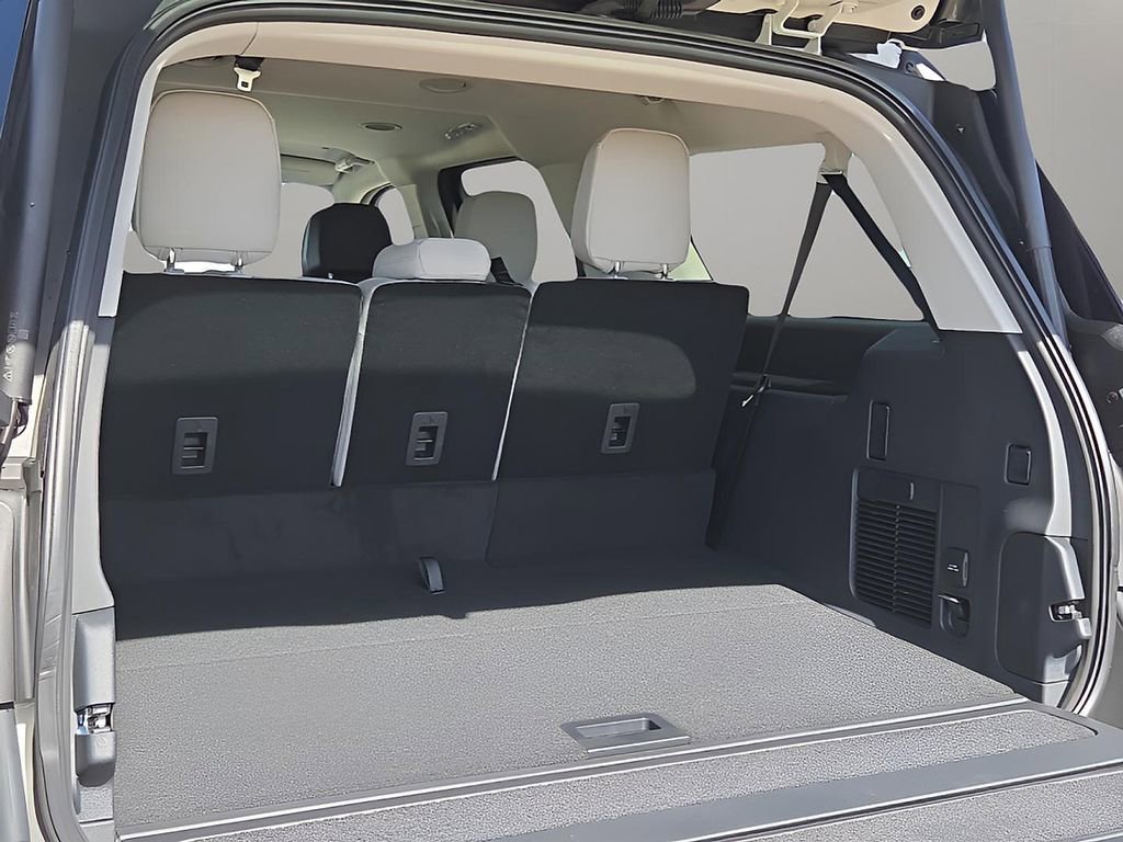 New 2026 Lincoln Navigator L Premier image 8