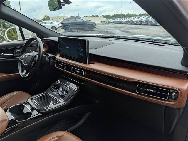 Used 2023 Lincoln Nautilus Reserve AWD/4WD image 16