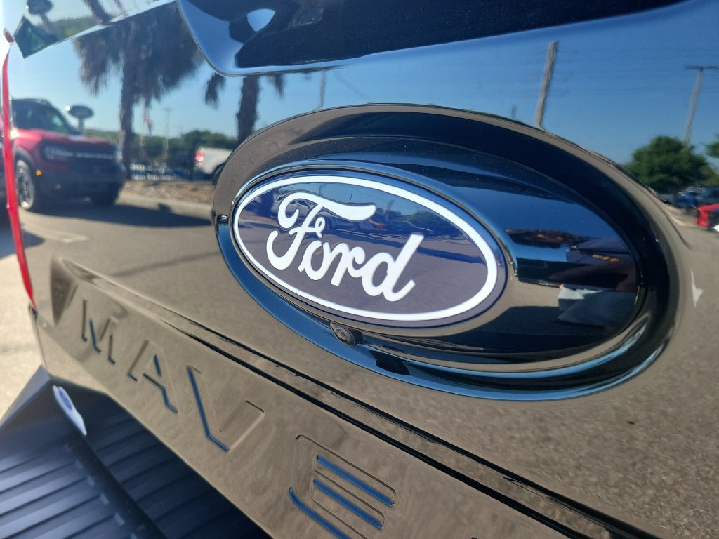 New 2026 Ford Maverick Lariat w/ Black Appearance Package AWD/4WD image 7