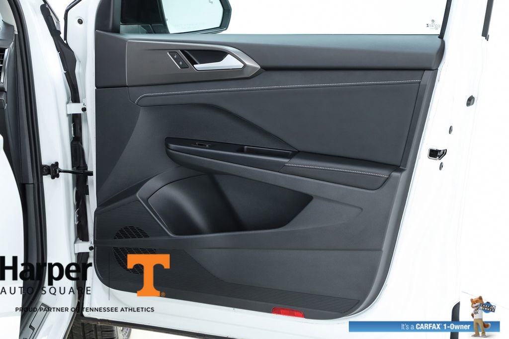 Used 2025 Volkswagen Taos SE image 31