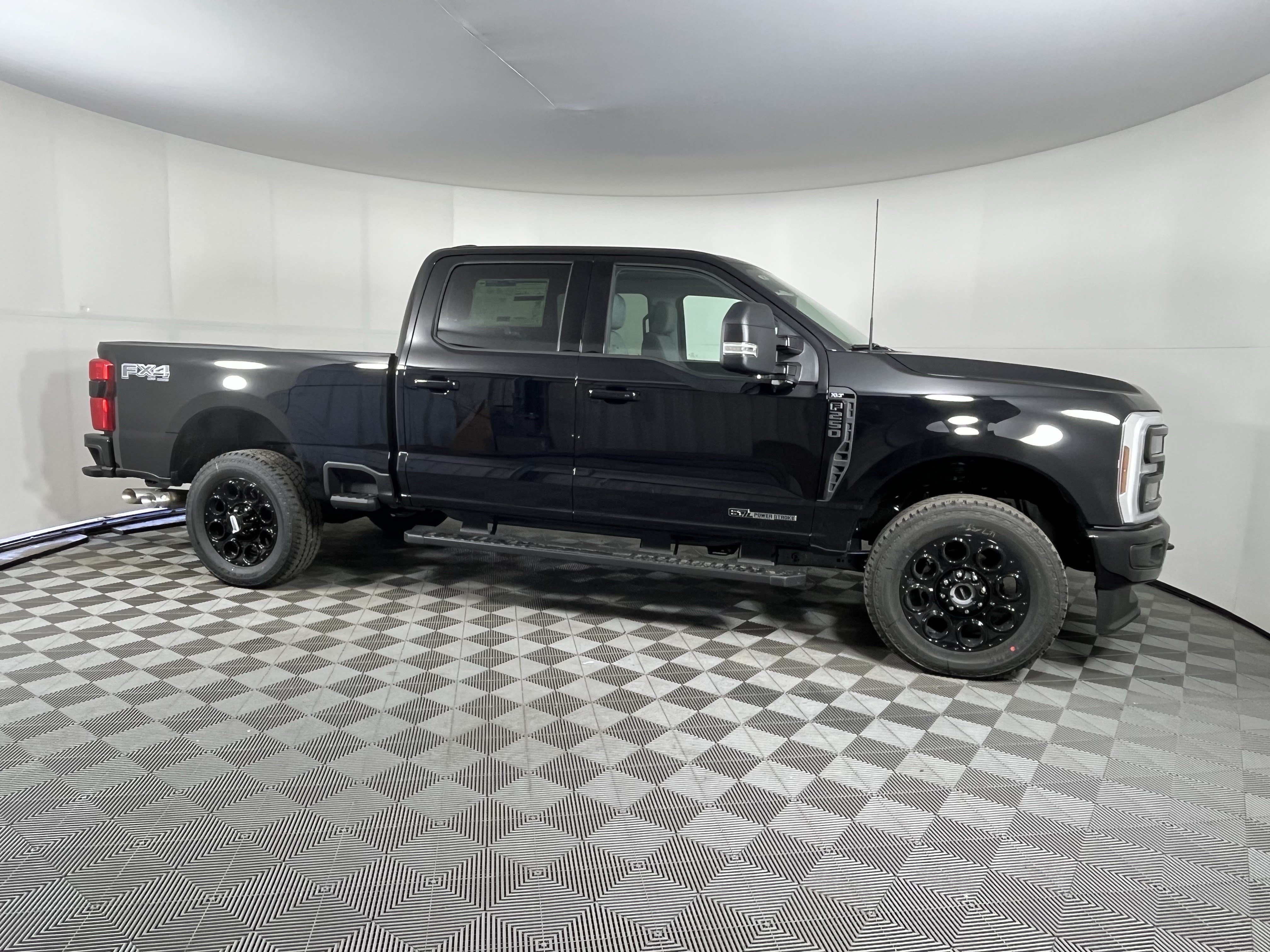New 2026 Ford F250 XLT w/ XLT Premium Package AWD/4WD image 5