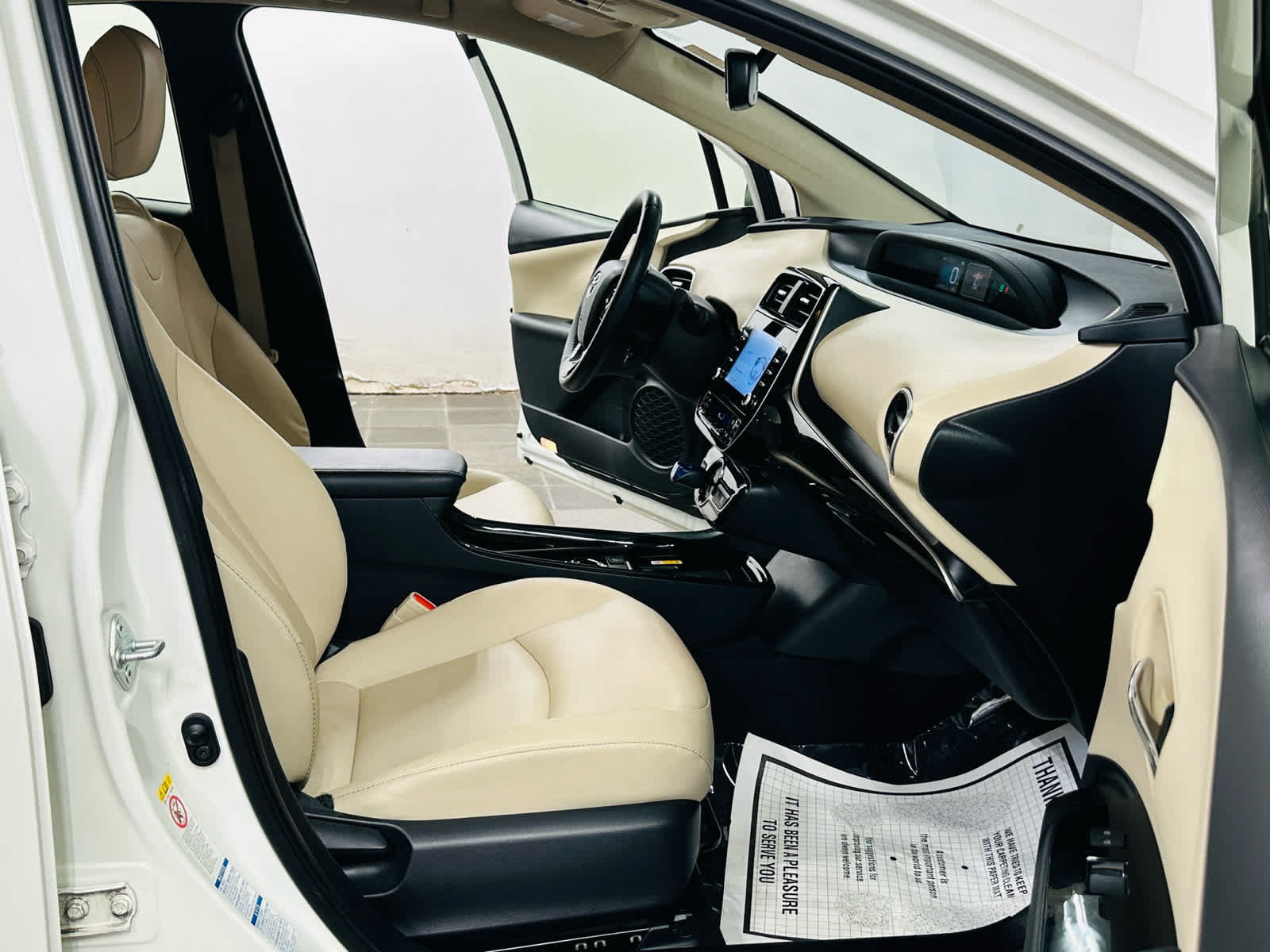 Used 2020 Toyota Prius XLE AWD/4WD image 7