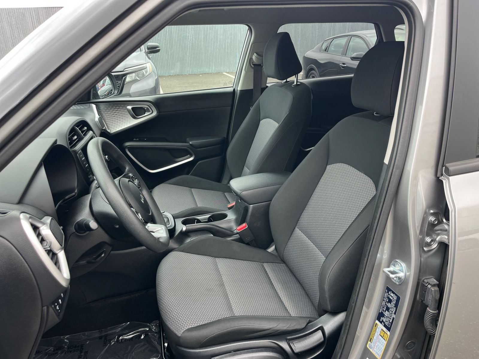 Used 2025 Kia Soul LX w/ LX Technology Package FWD image 33