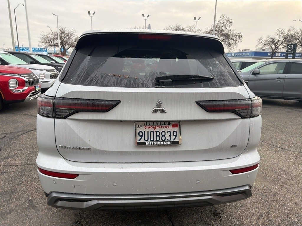 Used 2025 Mitsubishi Outlander SE image 6