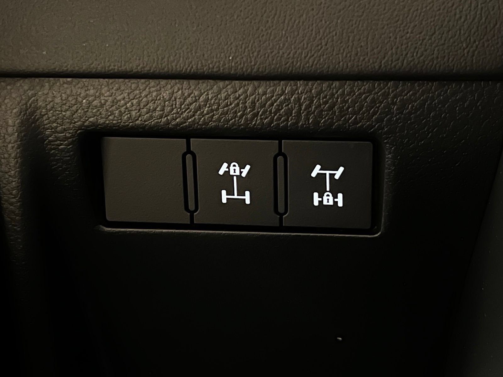 Used 2025 Lexus LX 700h Overtrail AWD/4WD image 21