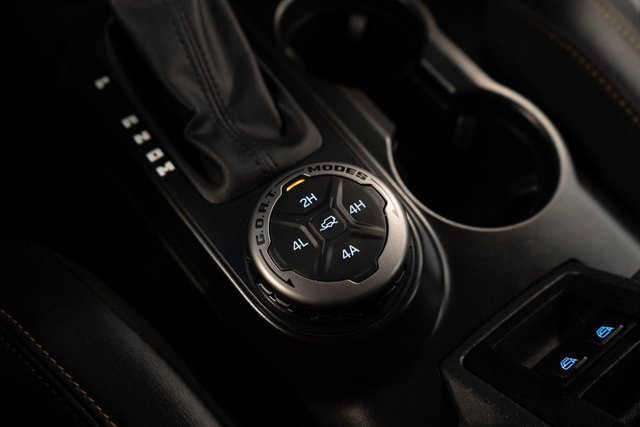 Used 2023 Ford Bronco Badlands image 32