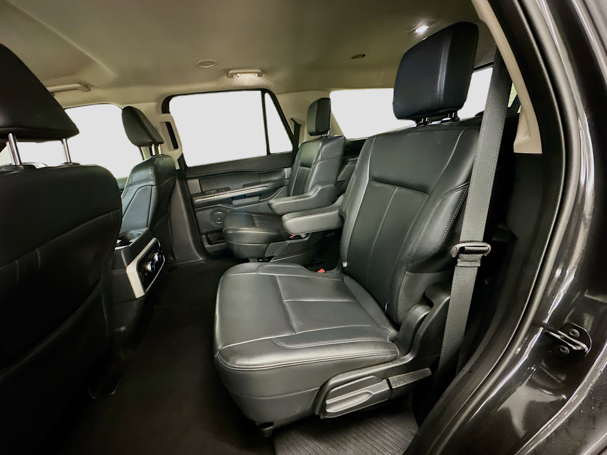 Used 2024 Ford Expedition XLT image 29
