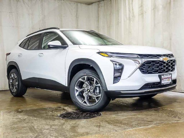 New 2026 Chevrolet Trax LT w/ Driver Confidence Package FWD image 2