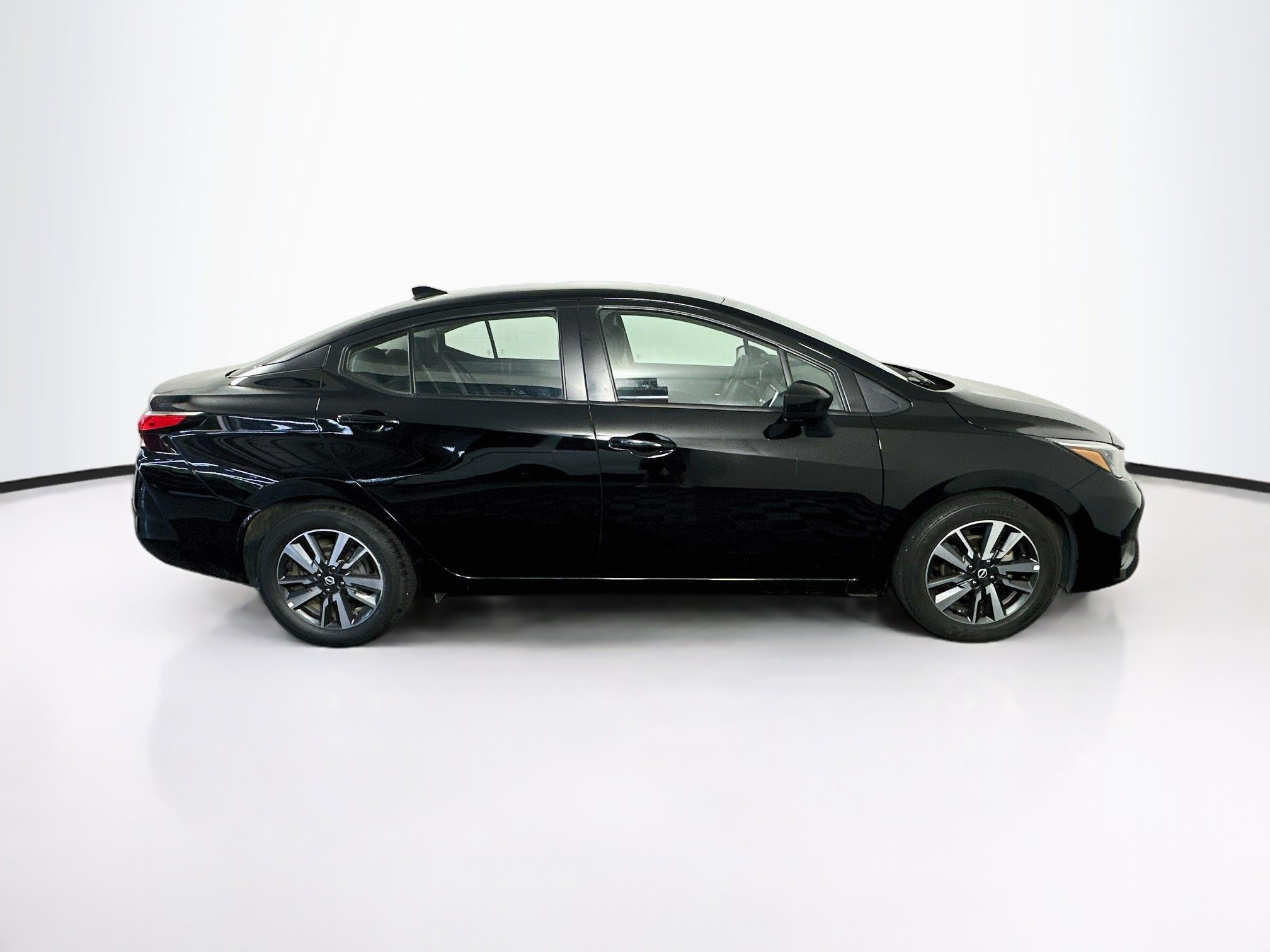 Used 2025 Nissan Versa SV FWD image 10