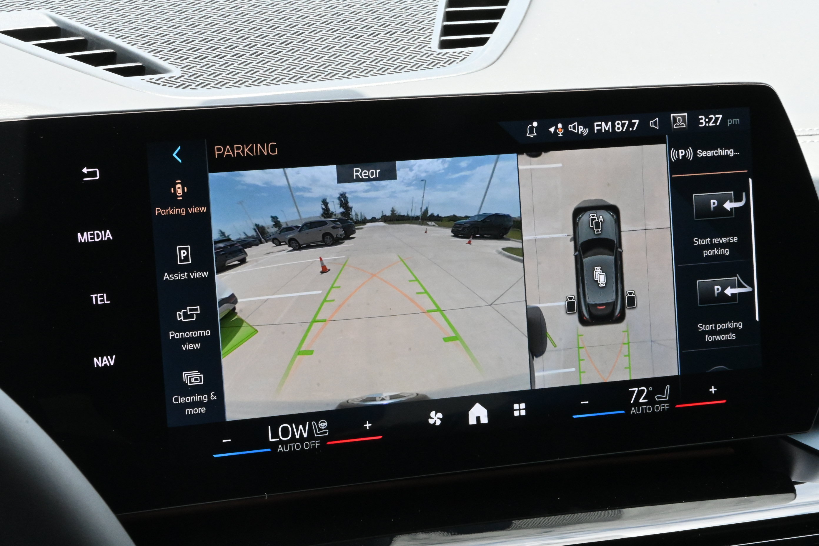 New 2026 BMW X2 xDrive28i w/ Technology Package AWD/4WD image 16