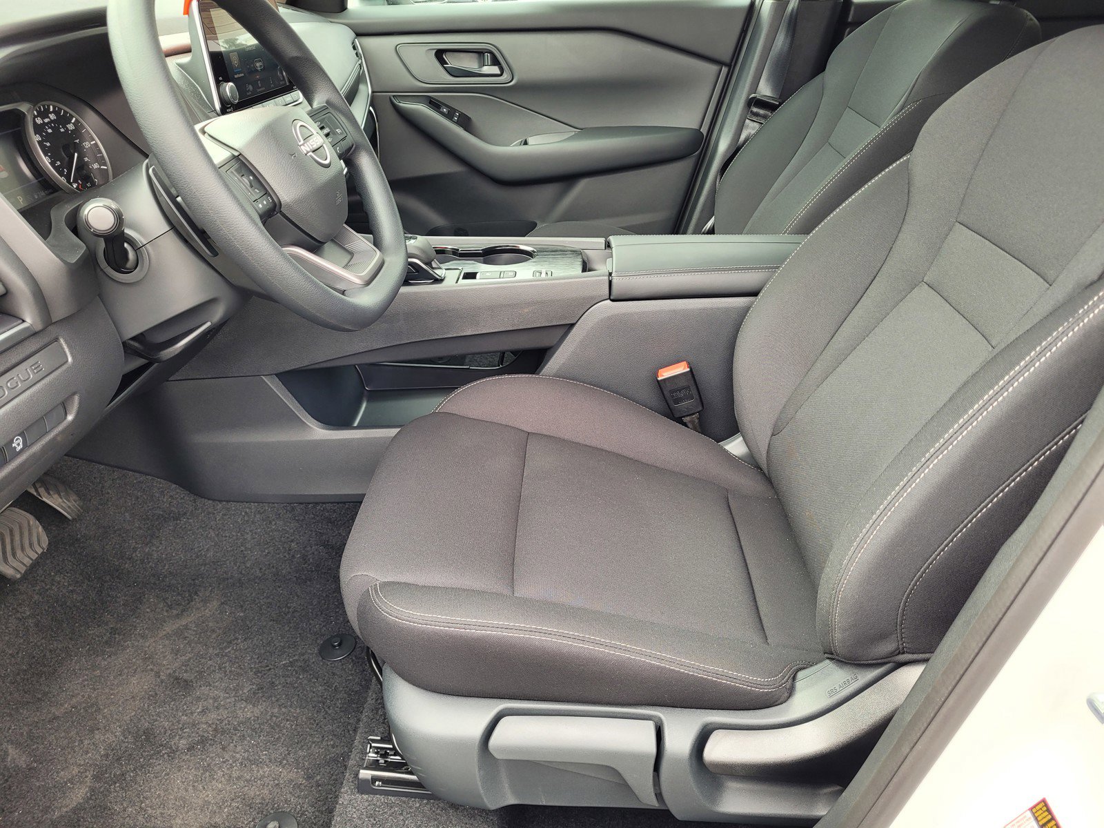 New 2025 Nissan Rogue S image 9