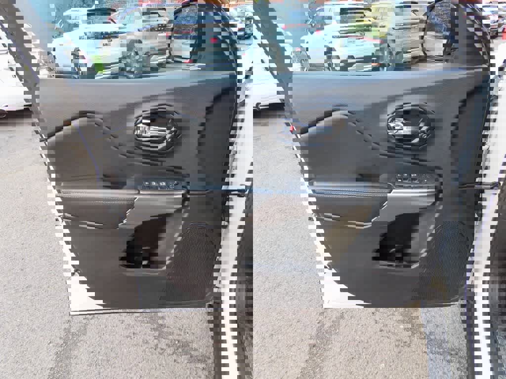 Used 2021 Jeep Cherokee Limited image 19