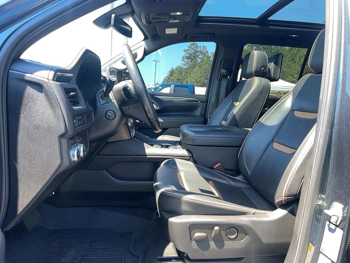 Used 2021 GMC Yukon AT4 w/ Rear Media and Nav Package AWD/4WD image 10