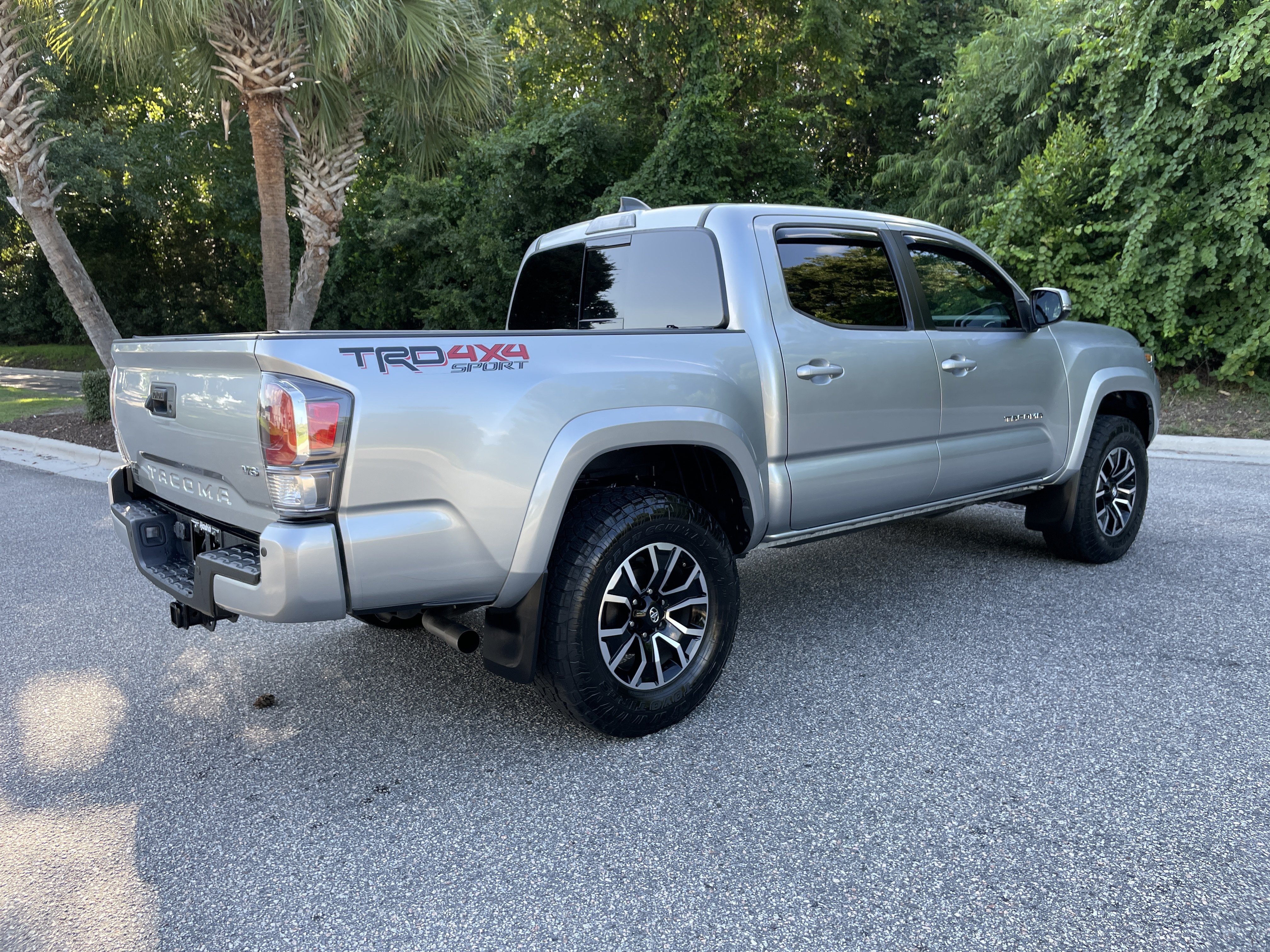 Used 2022 Toyota Tacoma TRD Sport w/ Technology Package AWD/4WD image 18