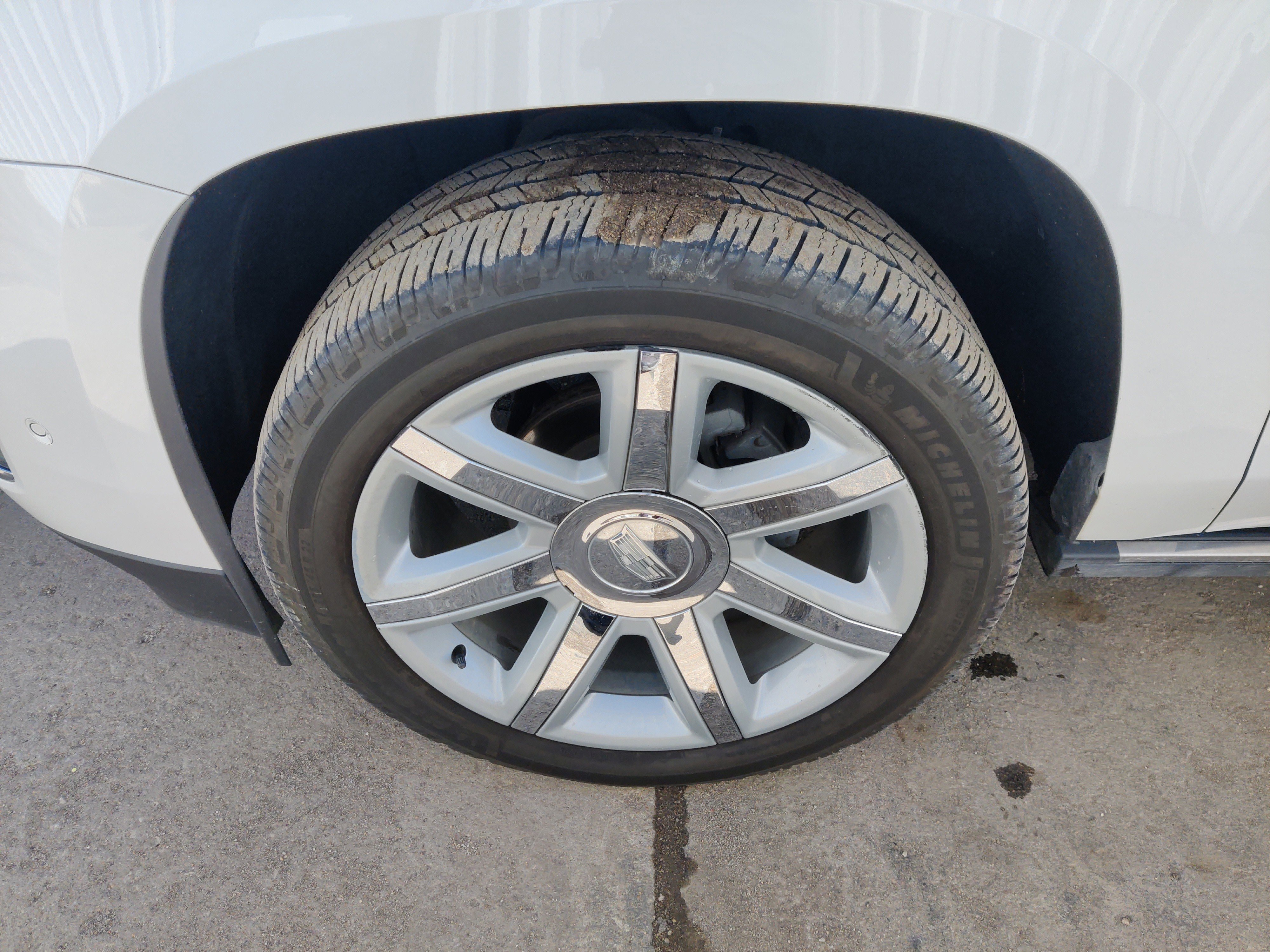 Used 2019 Cadillac Escalade Premium Luxury image 9