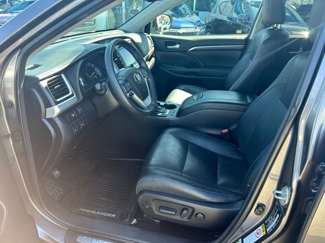 Used 2015 Toyota Highlander Limited AWD/4WD image 16