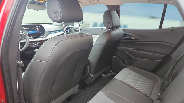 Used 2025 Chevrolet Trax LT w/ LT Convenience Package image 18