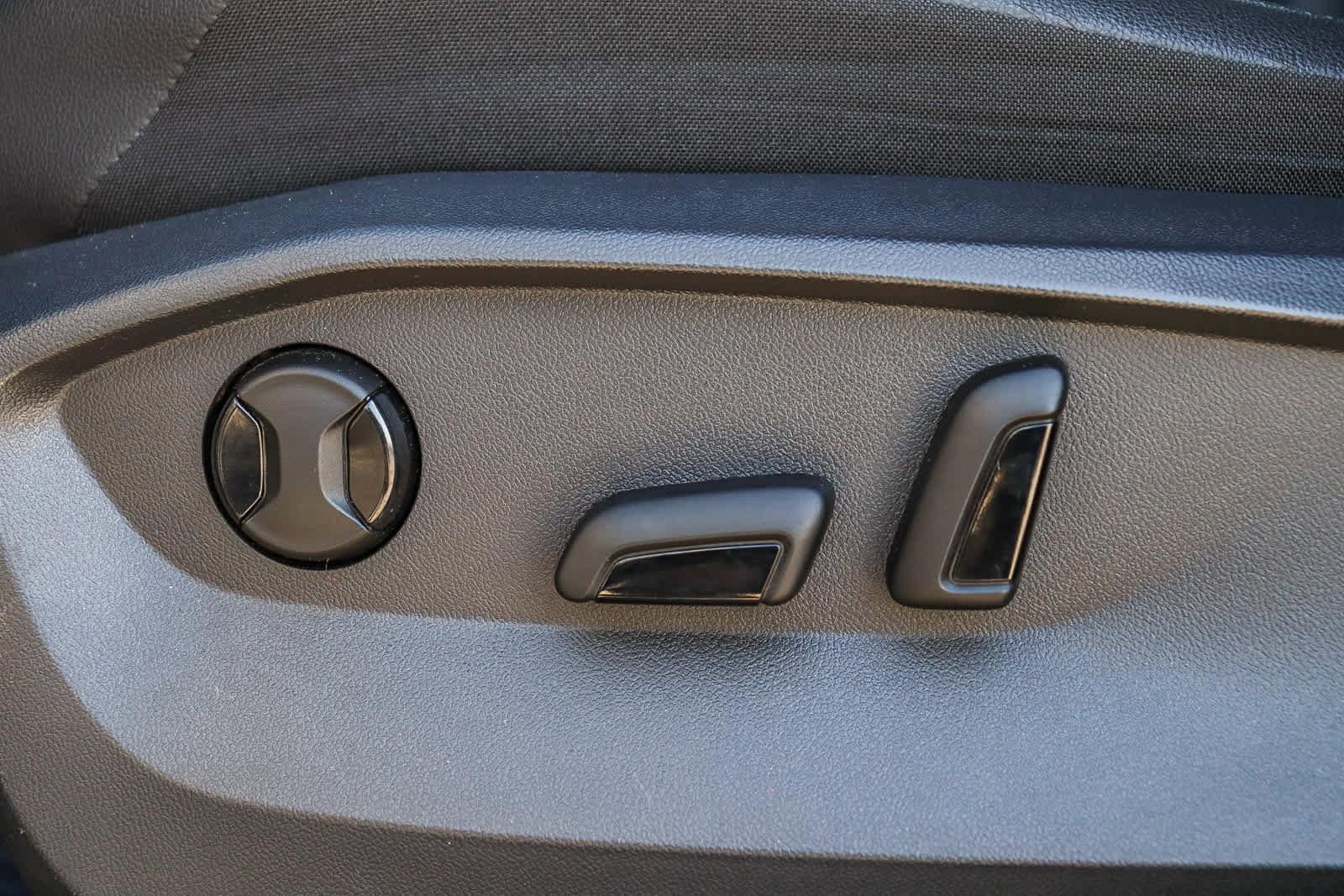 Used 2022 Volkswagen Tiguan SE R-Line image 18