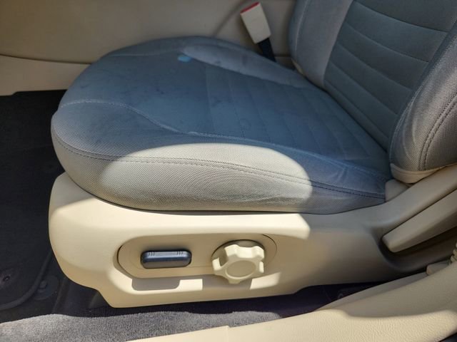 Used 2013 Ford Taurus SE FWD image 14
