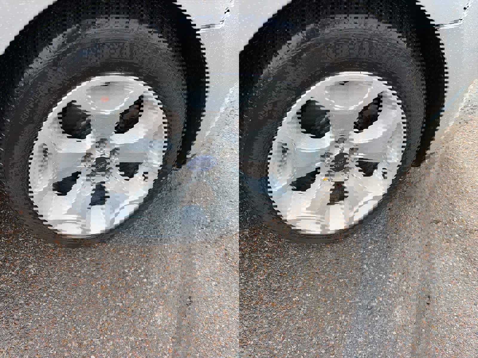 Used 2010 Ford Taurus SEL image 9