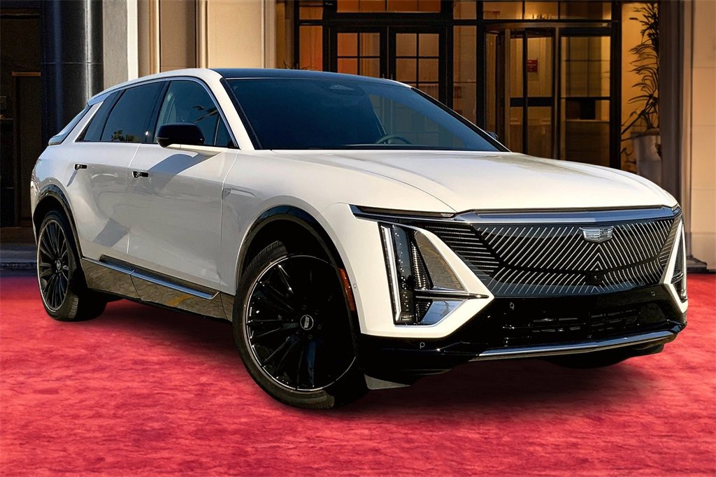 New 2025 Cadillac Lyriq Luxury image 2