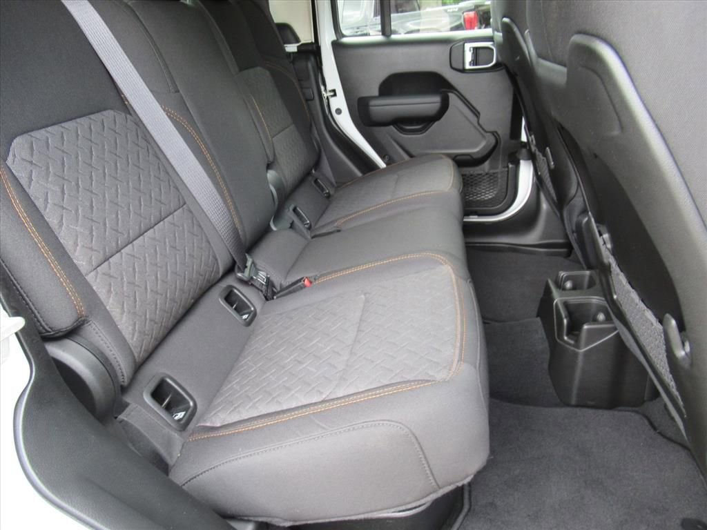 Certified 2024 Jeep Gladiator Mojave w/ Technology Group image 30