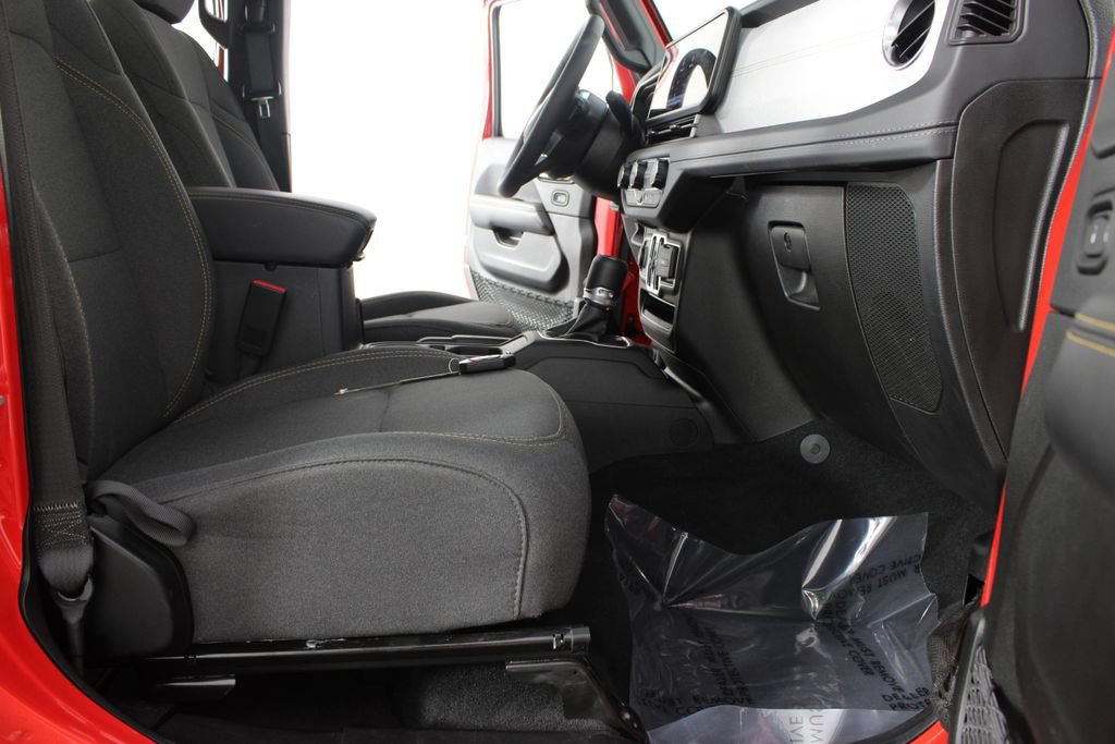 Used 2025 Jeep Wrangler Unlimited Sahara w/ Safety Group AWD/4WD image 19