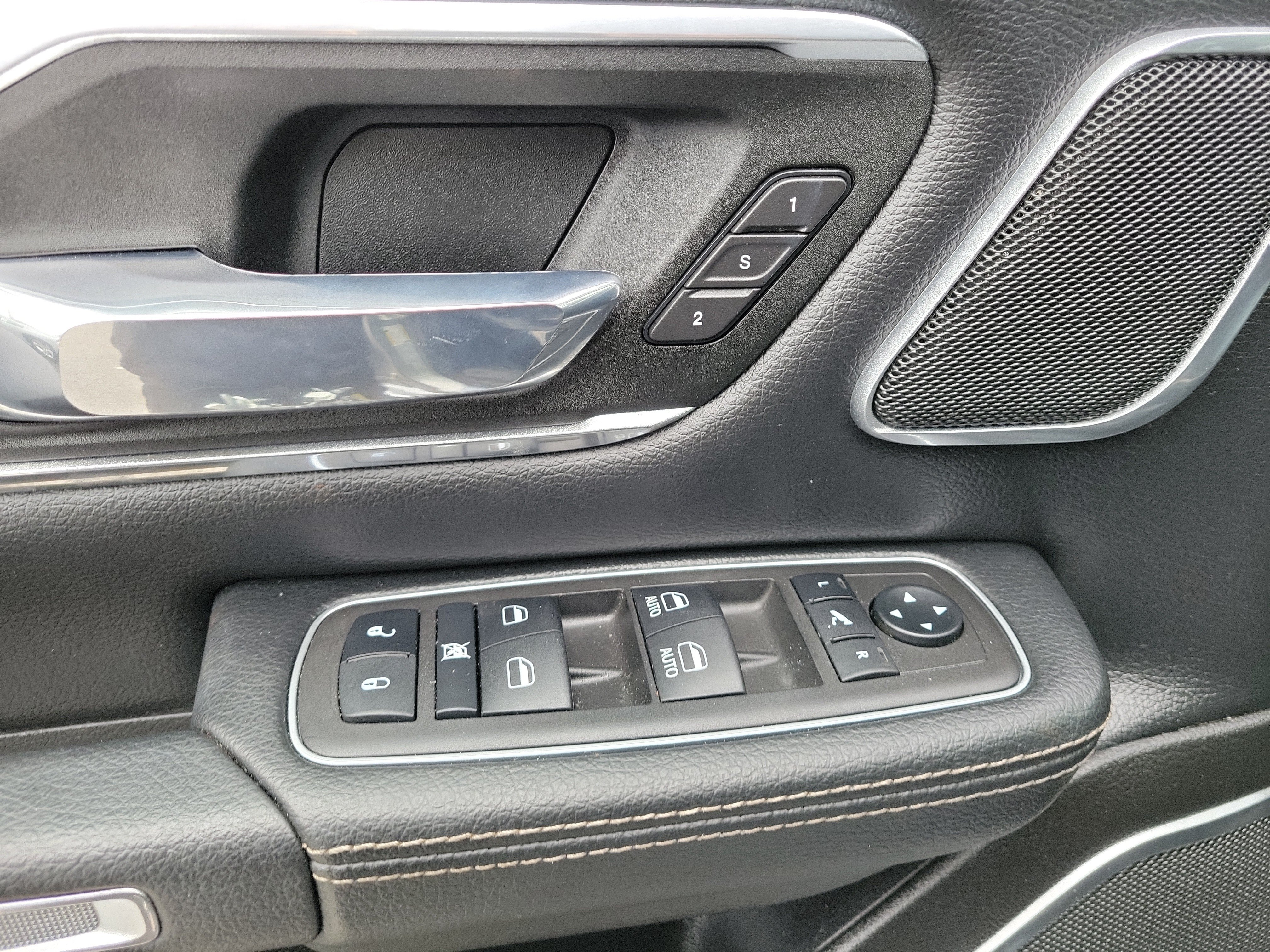 Used 2023 RAM 1500 Laramie AWD/4WD image 12