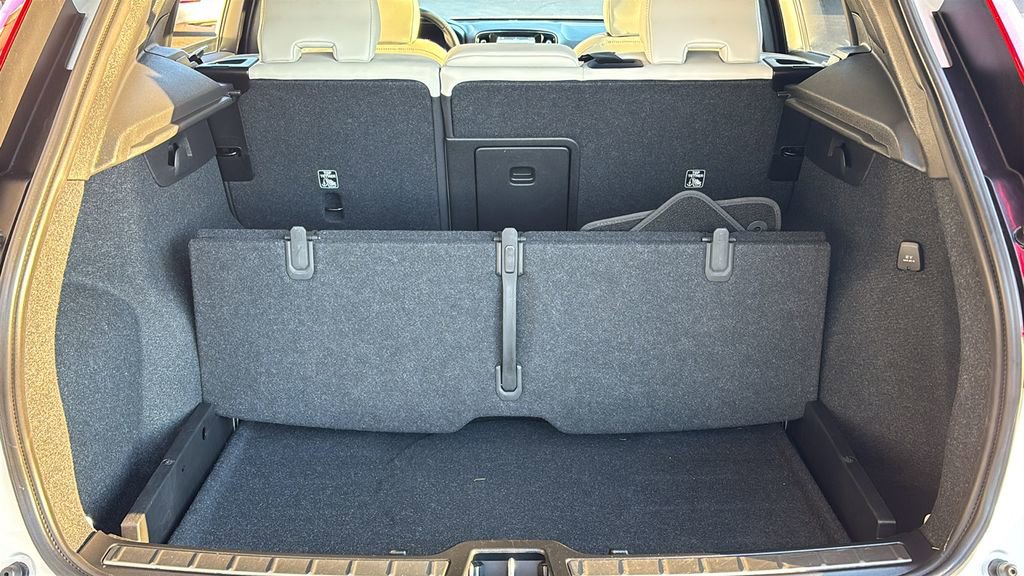 Certified 2024 Volvo XC40 B5 Ultimate w/ Climate Package image 31