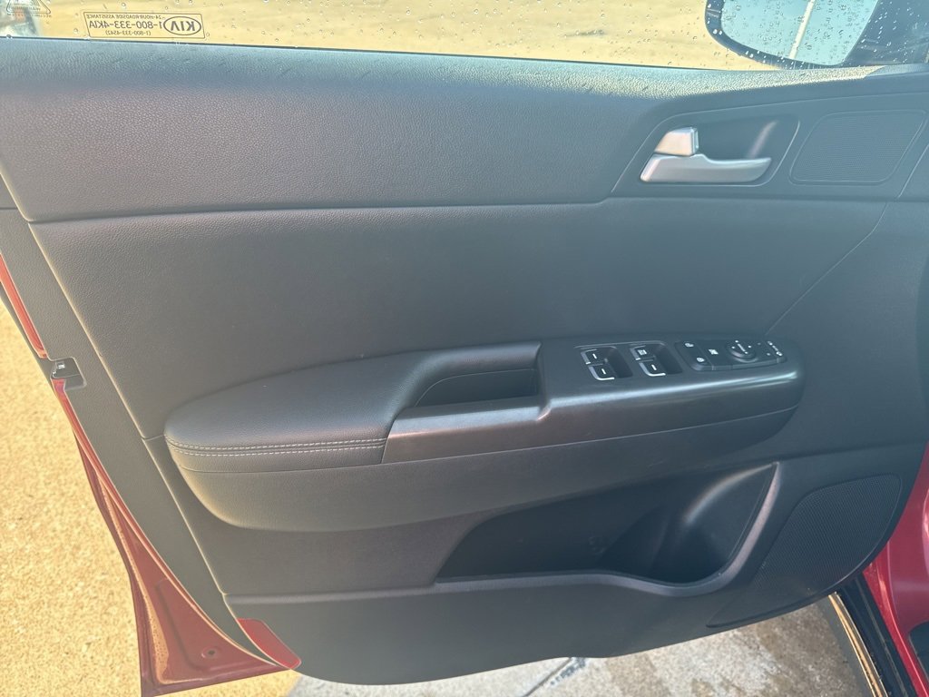 Used 2020 Kia Sportage S image 11