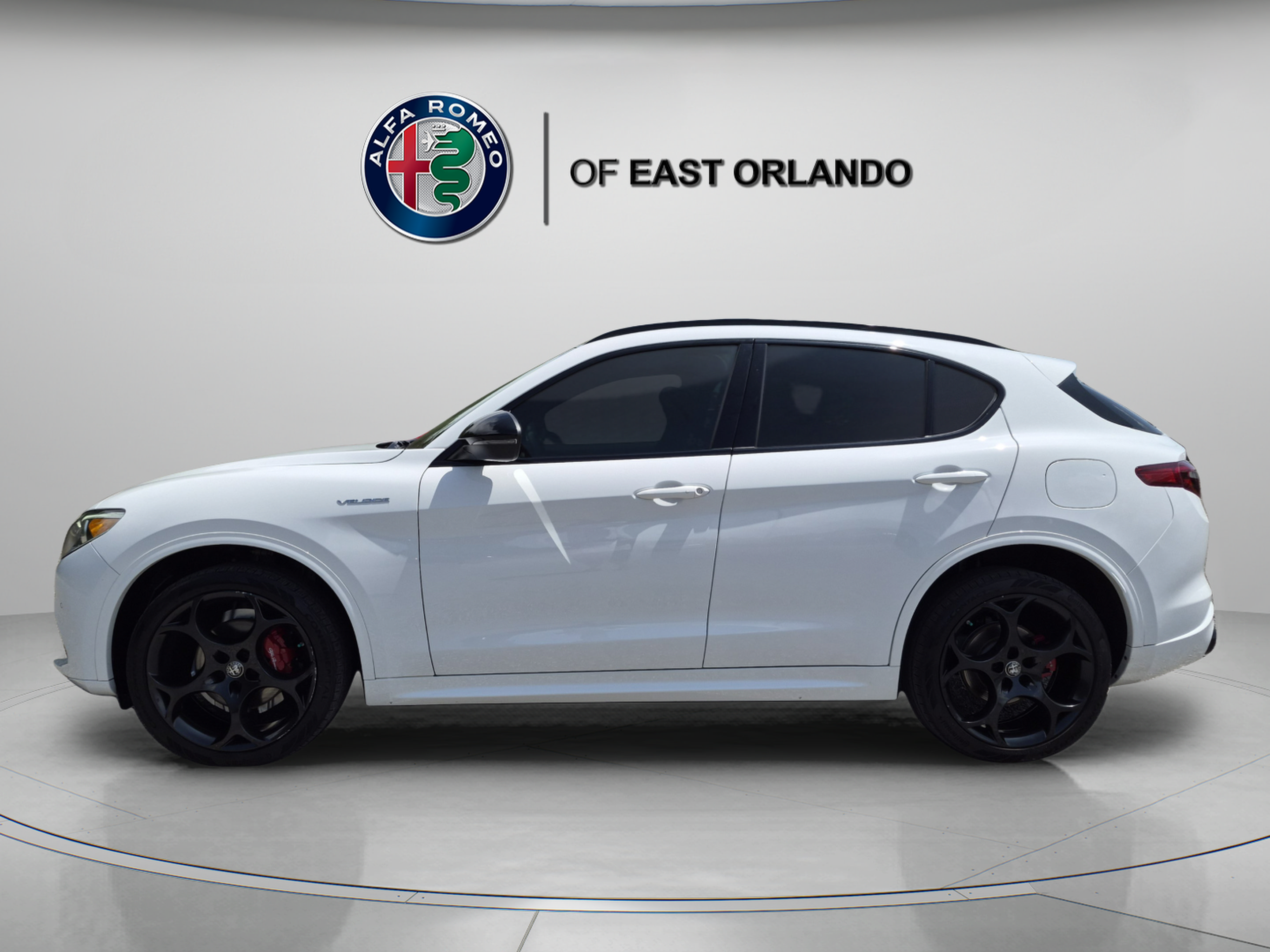 Used 2023 Alfa Romeo Stelvio Veloce AWD/4WD image 4