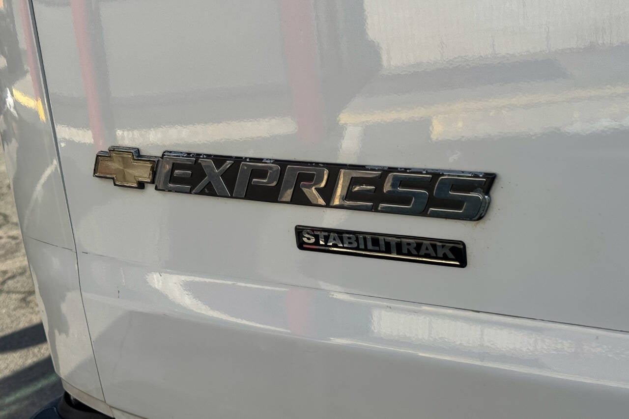 Used 2016 Chevrolet Express 2500 image 15