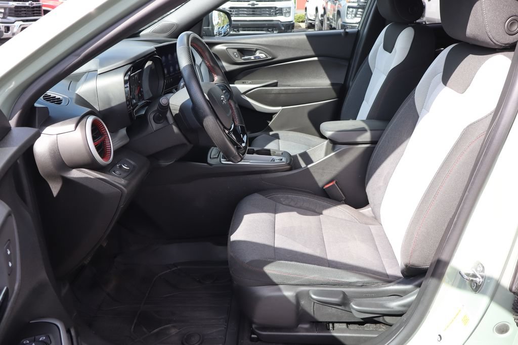 Used 2024 Chevrolet Trax RS w/ Driver Confidence Package FWD image 4