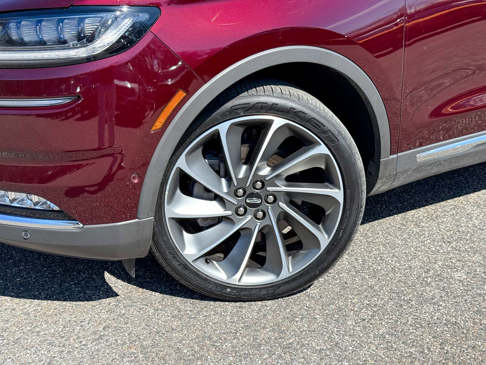 Used 2023 Lincoln Nautilus Reserve w/ Equipment Group 202A image 10