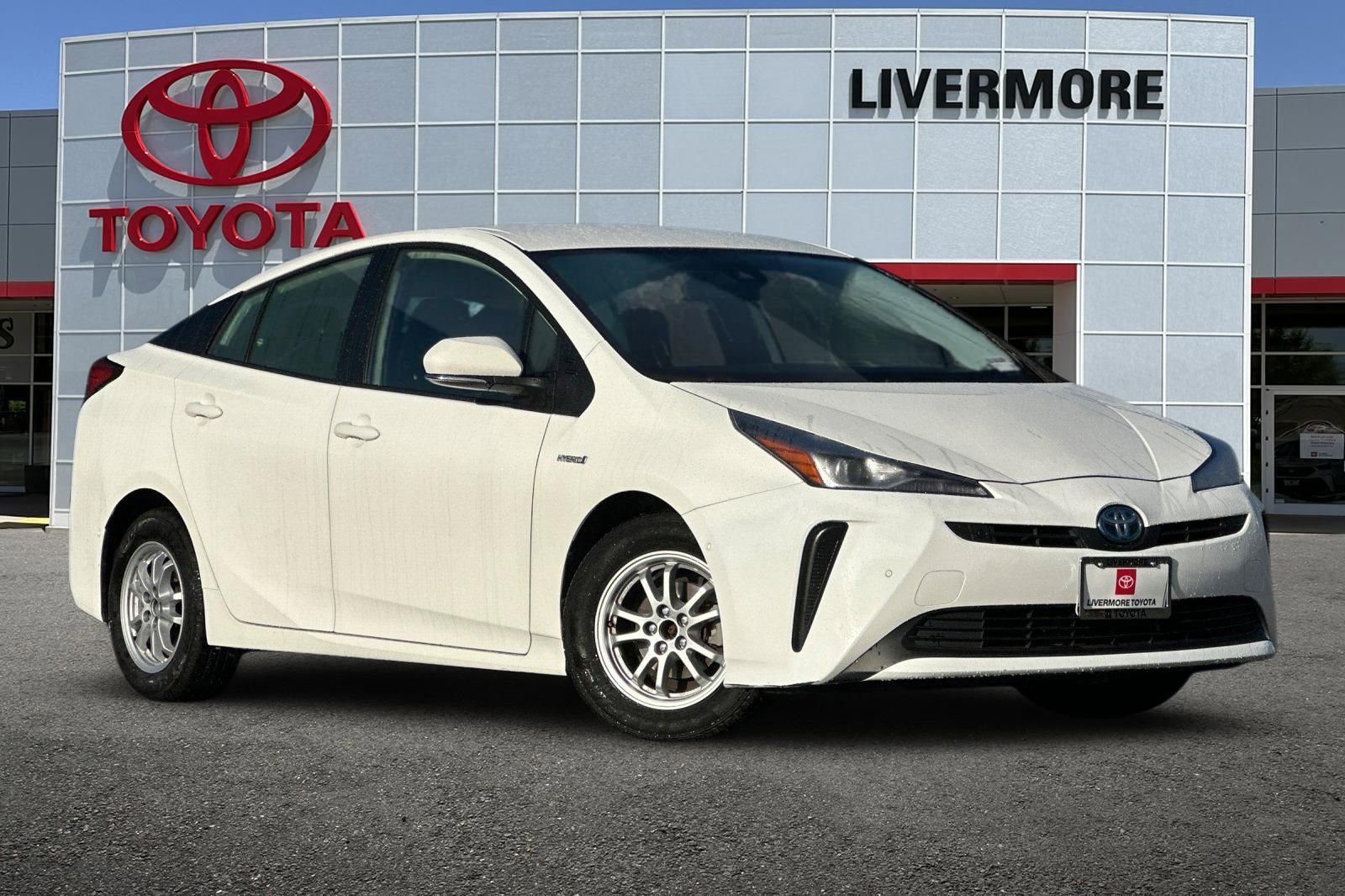 Certified 2022 Toyota Prius LE image 2