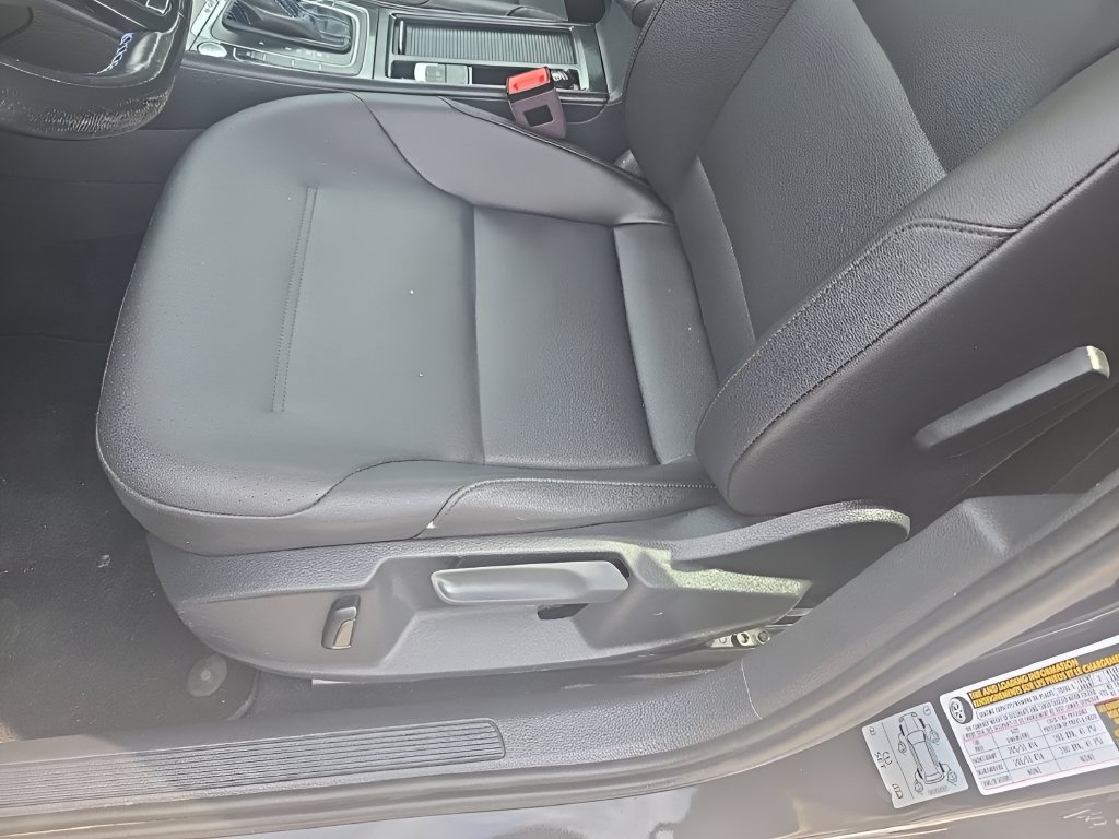 Used 2018 Volkswagen e-Golf SEL FWD image 13