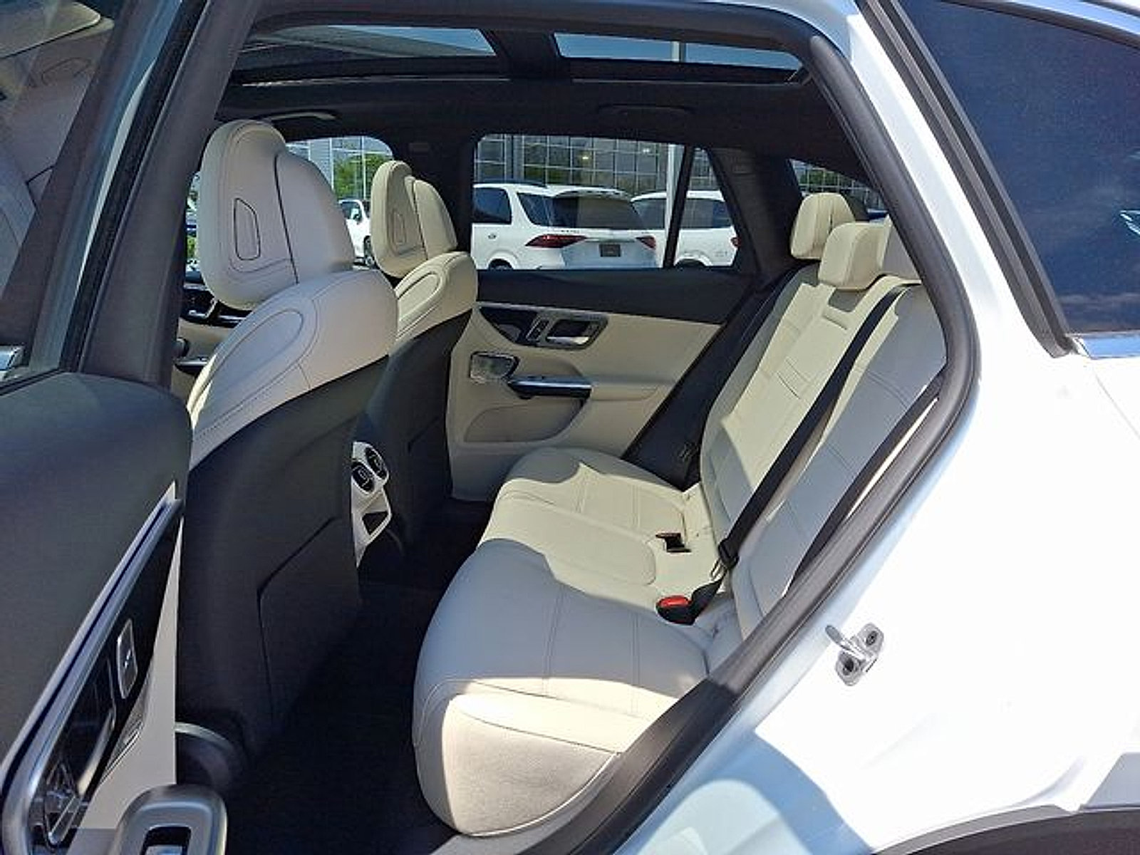Used 2026 Mercedes-Benz GLC 300 4MATIC image 8