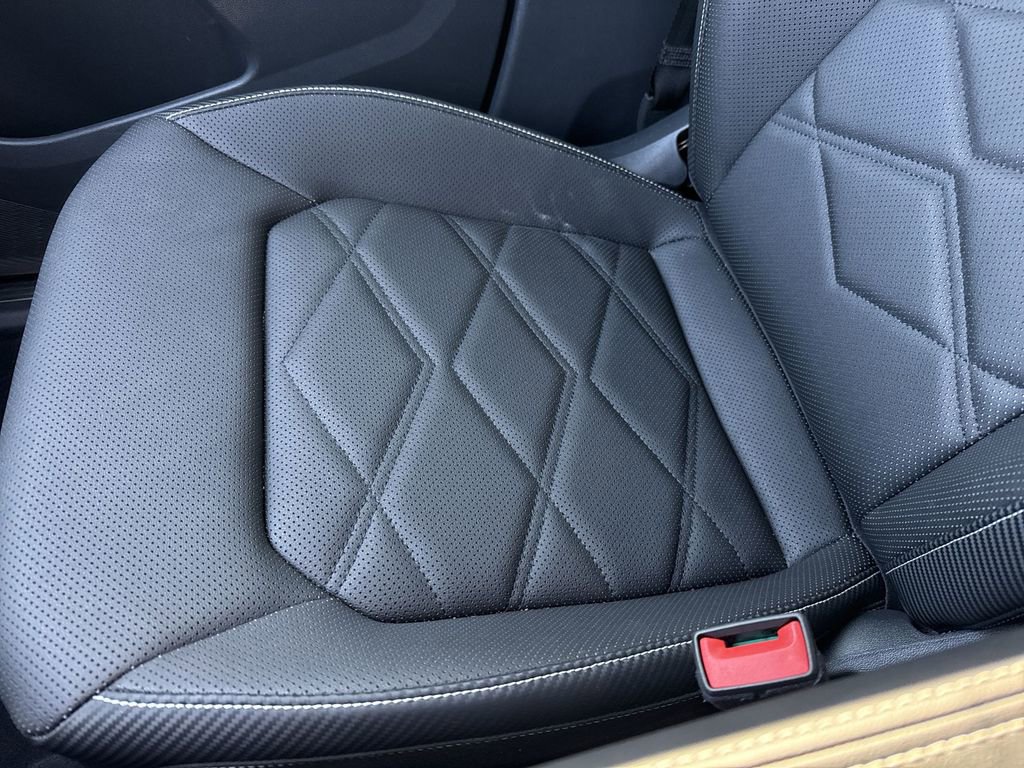 Used 2025 Volkswagen Atlas Cross Sport SE w/ Black Wheel Package image 37