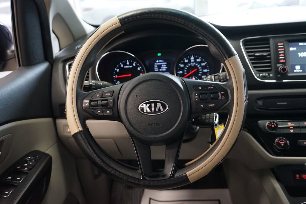 Used 2021 Kia Sedona LX image 30