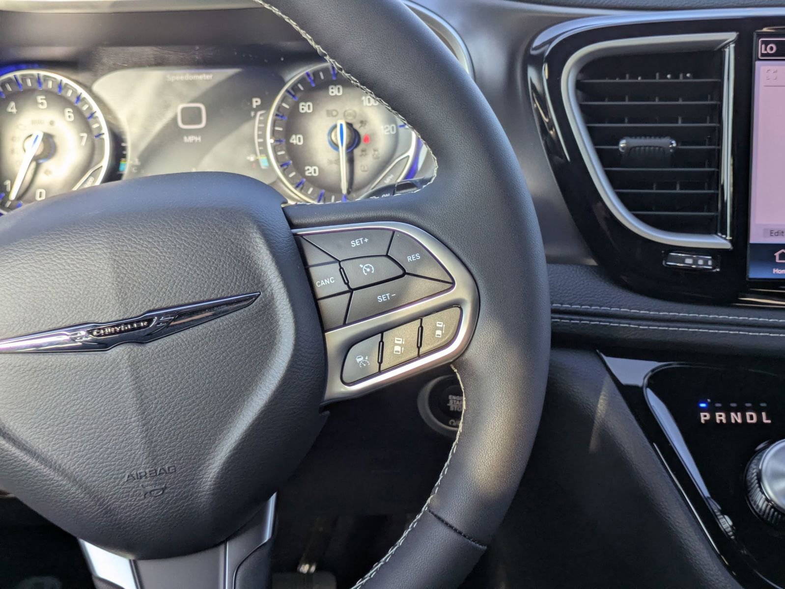 New 2026 Chrysler Pacifica Select FWD image 19
