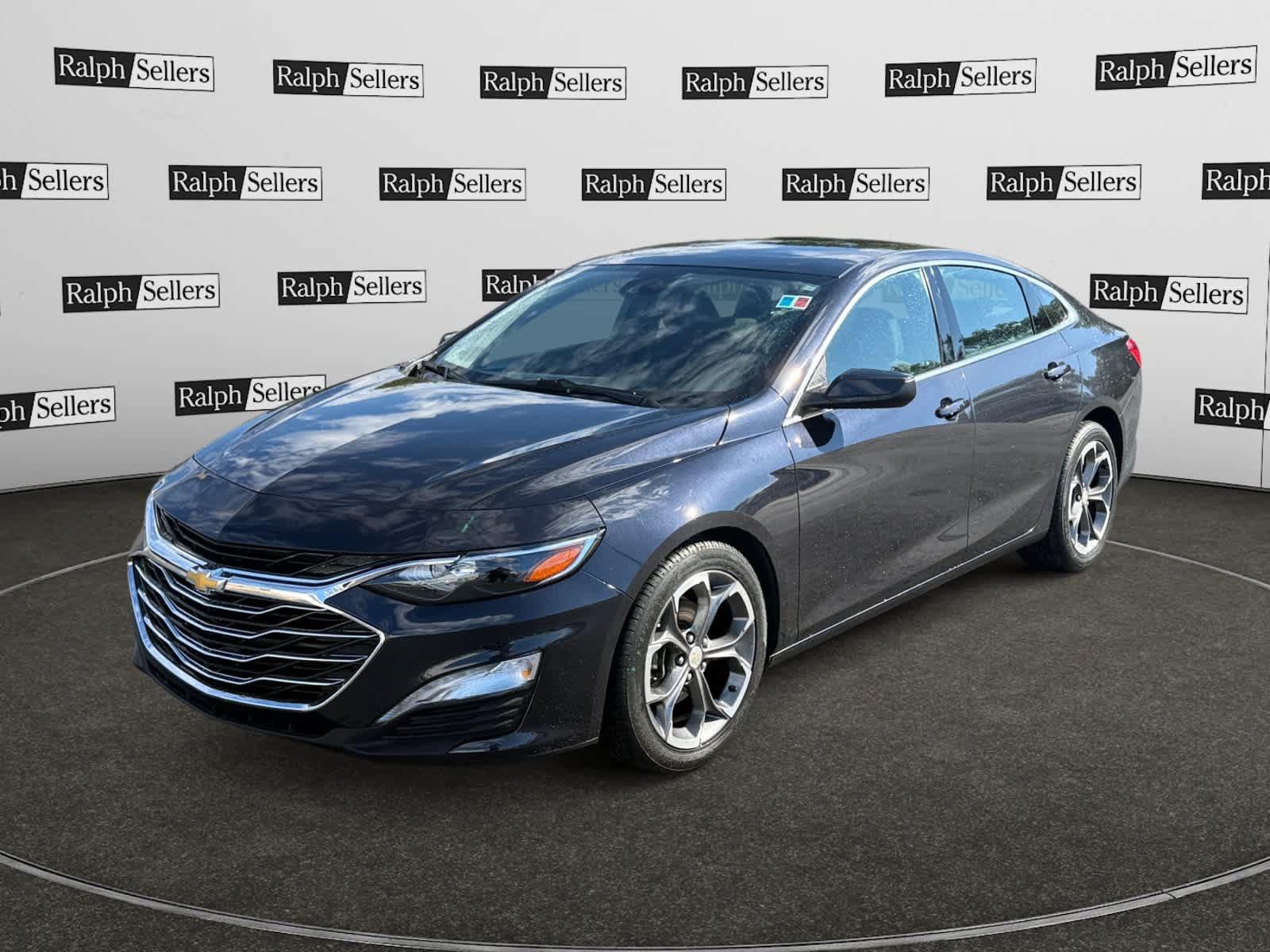 Used 2023 Chevrolet Malibu LT FWD image 2